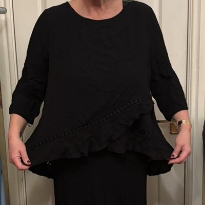 Caroline Morgan Size 16 Relaxed Fit Black Tunic Style Lace Detail asymmetric Top