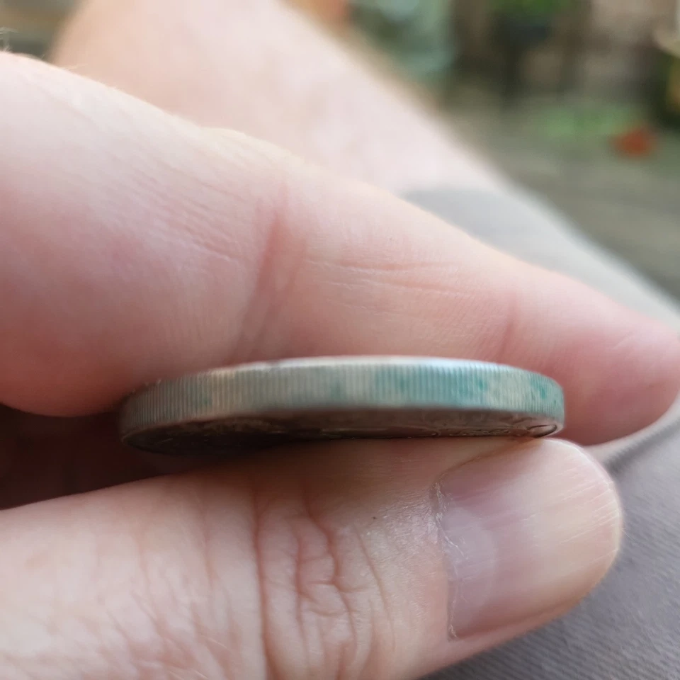 (RARO) 1977 Moeda Comemorativa do Jubileu de Prata da Rainha Elizabeth II DG.REG FD - Imagem 3 de 4