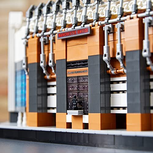 LEGO Creator Expert 10272 Old Trafford Manchester United FC 3898 pieces NEW - Picture 5 of 8