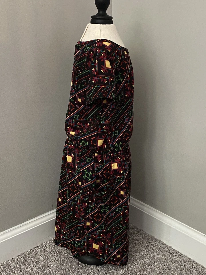 LuLaRoe девочек Kids размер 4 розовый Mae платье геометрический, красный, зеленый, желтый ̼95%/5% - Изображение 3 из 4