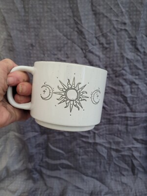 Marktfund Sonne und Mond 8 cm x 10 cm breit weiß und grau Becher positive Energie