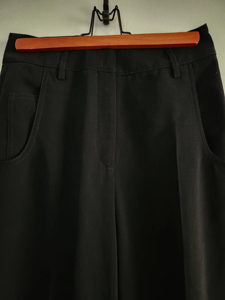 Pantalones de vestir acampanados de lana negros lisos AKRIS Bergdorf Goodman $795 talla US 4 Foto 2 de 4