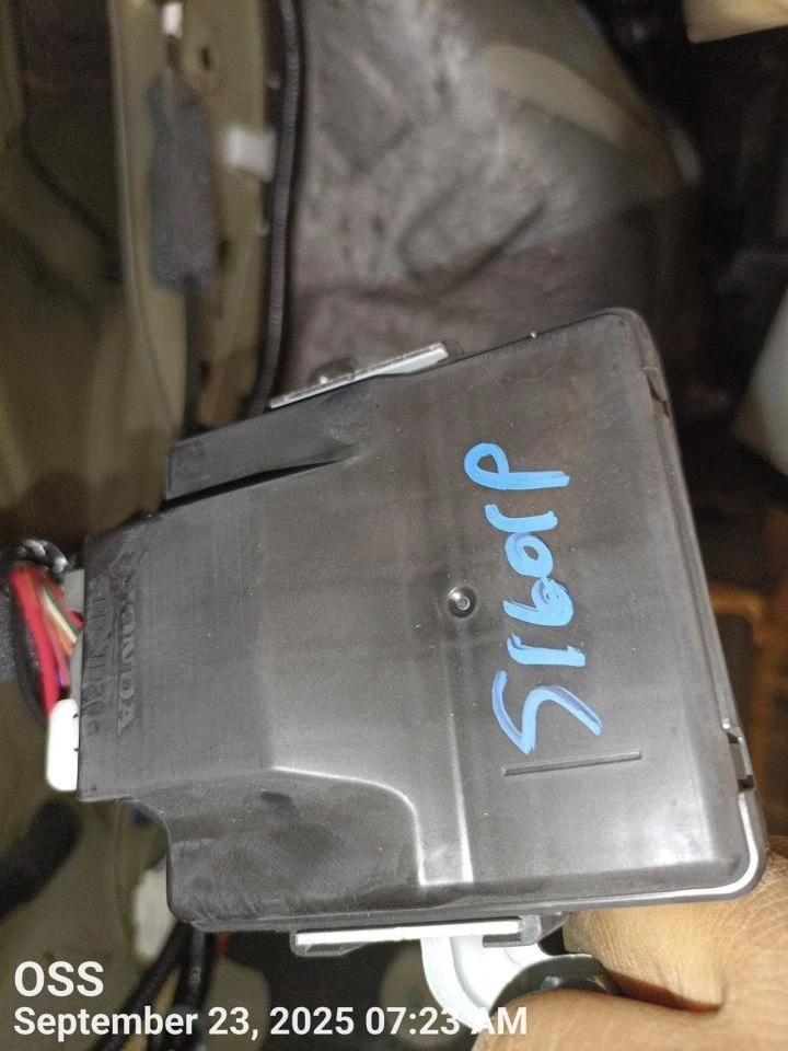 CHASIS CONTROL MODULE 48310-R7L-A61 2015-2016 HONDA CR-V Foto 2 de 4