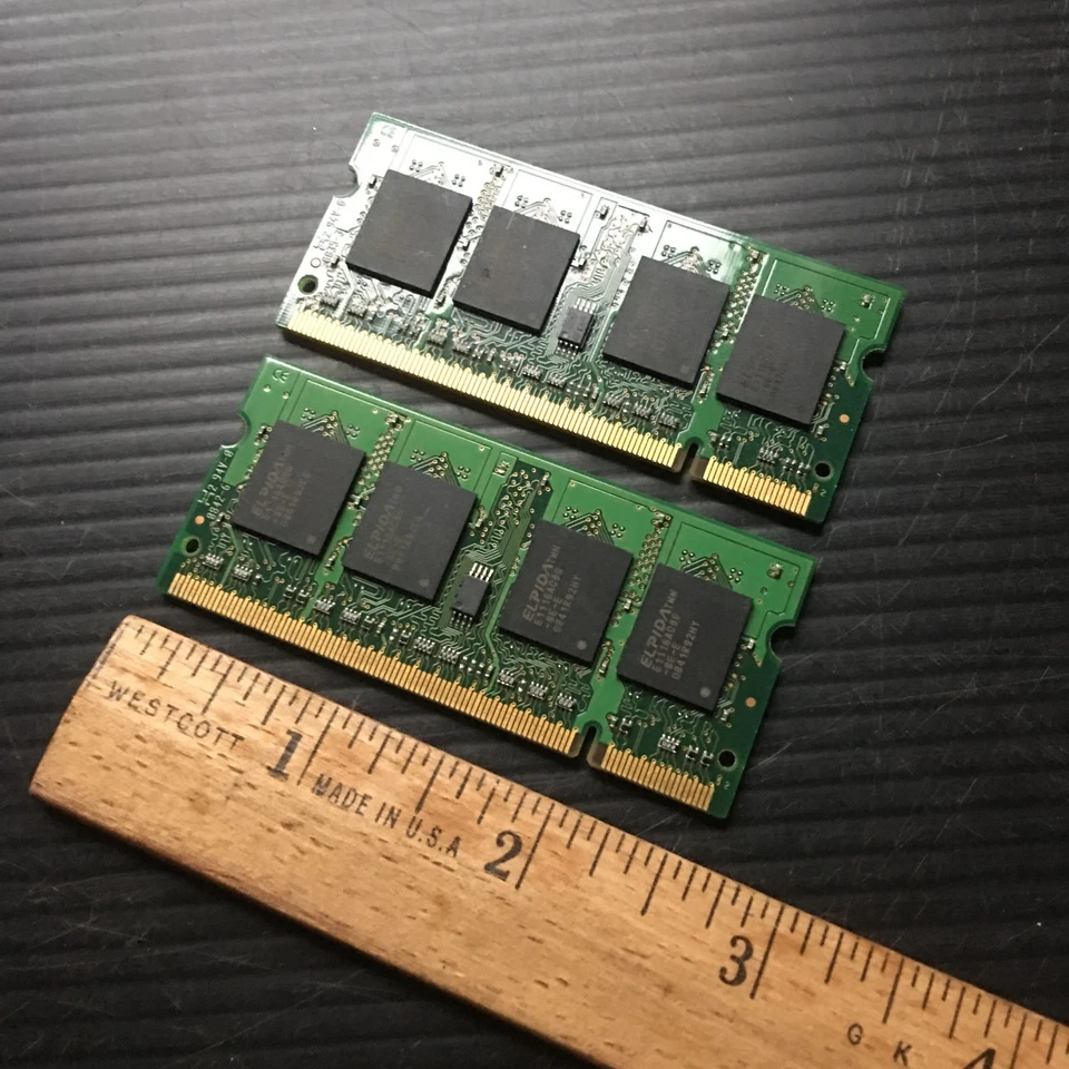 Pair of 1GB Elpida PC2-6400S-666 DDR2 Laptop RAM (EBE11UE6ACUA-8G-E) - Image 2 of 3