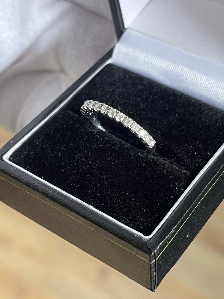 18ct White Gold Diamond 0.20ct Wedding/Eternity Ring,Size J1/2, Superb! RRP £950 - Image 2 of 4