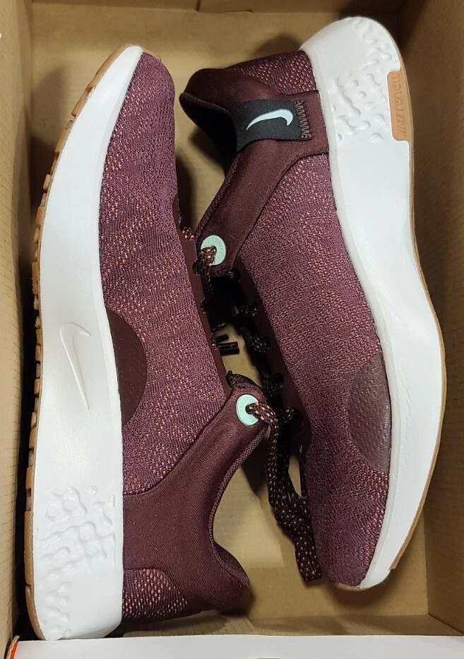 Burgundy gym best sale shoes