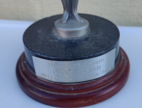 RARE VINTAGE BLOCKBUSTER VIDEO STORE METAL WOOD TROPHY STATUE SALES AWARD 10* - Picture 8 of 8