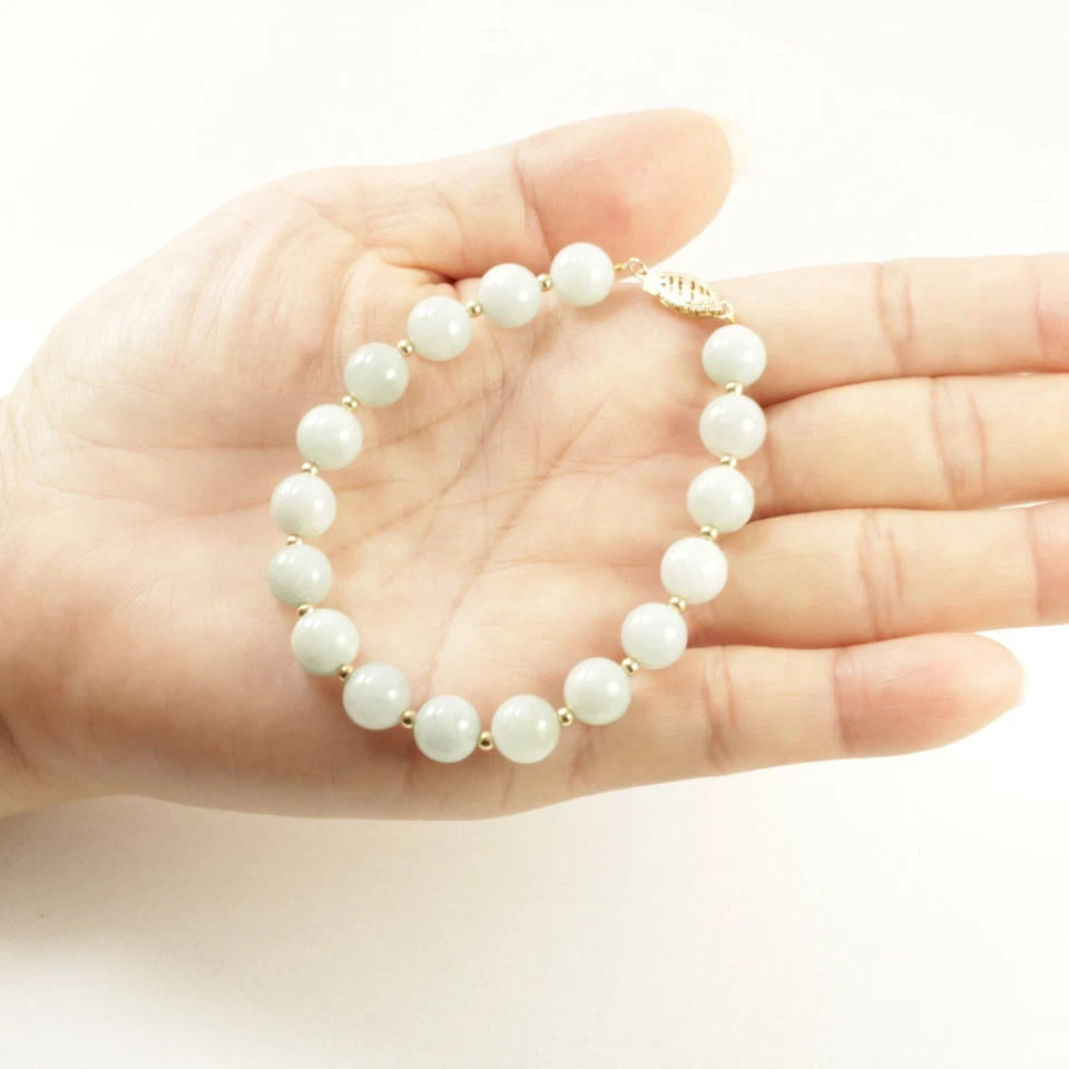 Brazalete de cuentas de jade verde Celadón natural de 8 mm con cierre de oro amarillo de 14 k Foto 4 de 4