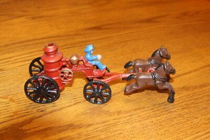 Vintage Cast Iron Horse Drawn Pumper Truck no