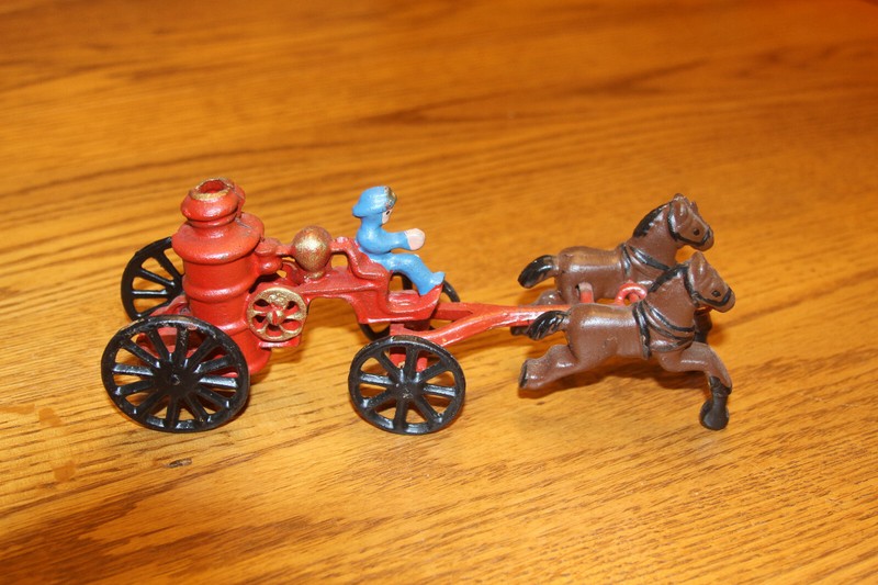Vintage Cast Iron Horse Drawn Pumper Truck no