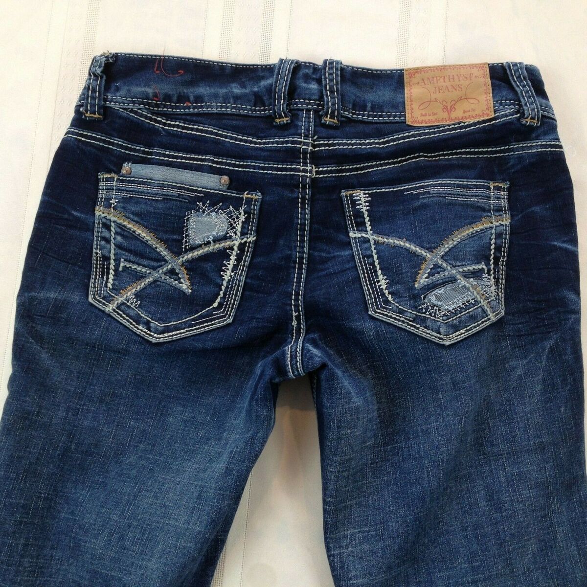 AMETHYST JEANS Nessa Low Rise Dark Wash Cropped Denim Capri AMETHYST JEANS Nessa Low Rise Dark Wash Cropped Denim Capri