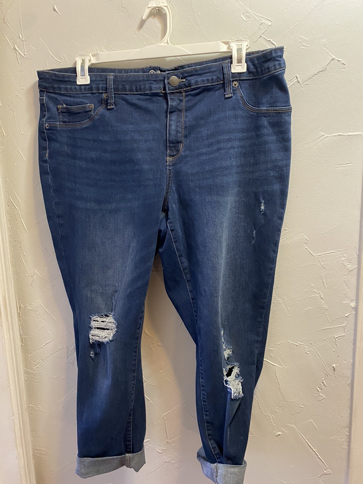 Universal Thread Cropped Distressed Denim 20 - image 1
