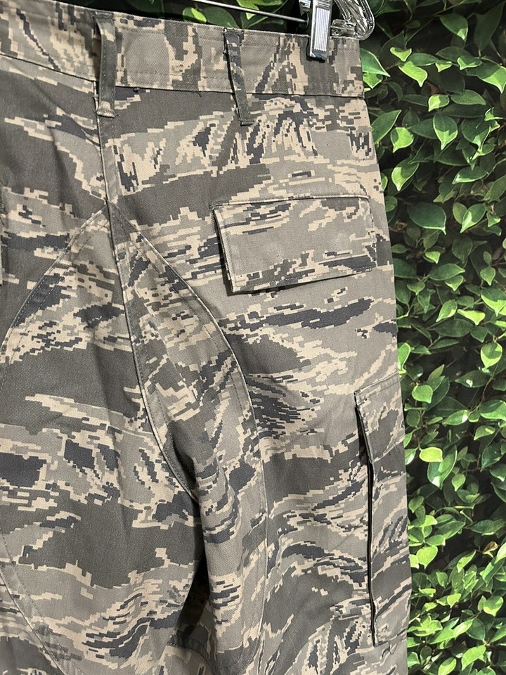 1990'S US Military Issue Camouflage Pattern 3C Desert Camo Stars and Stripes BDU Military Jacket, Made in USA, MEDIUM-REGULAR (Men's M equivalent) Nylon Beige type Vintage Second Hand