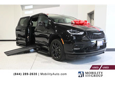 2023 Chrysler Pacifica Touring L Mobility Handicap Van Handicap