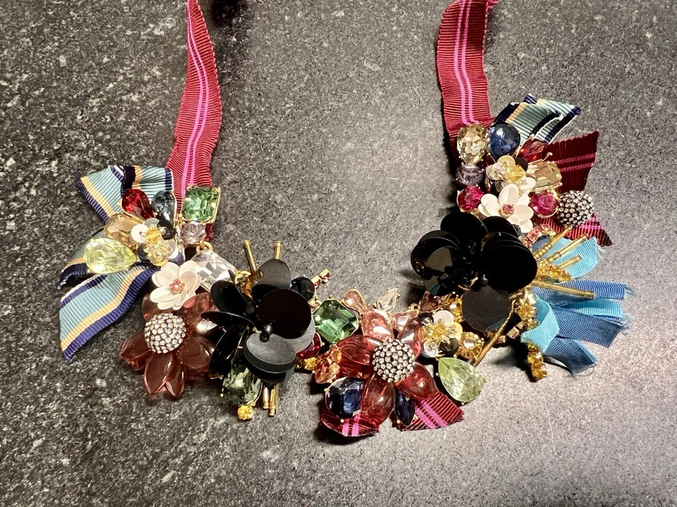 Collar J Crew mezclado mediano llamativo cuentas, cinta, lentejuelas y piedras facetadas Foto 4 de 4