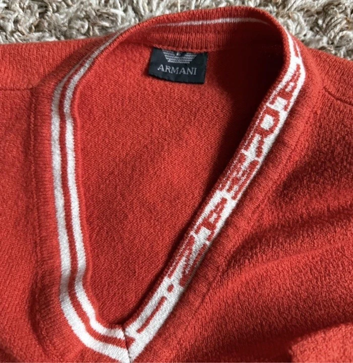 Streetwear винтажный Emporio Armani v-образным вырезом оранжевый свитер с полосатой отделкой - Изображение 2 из 4