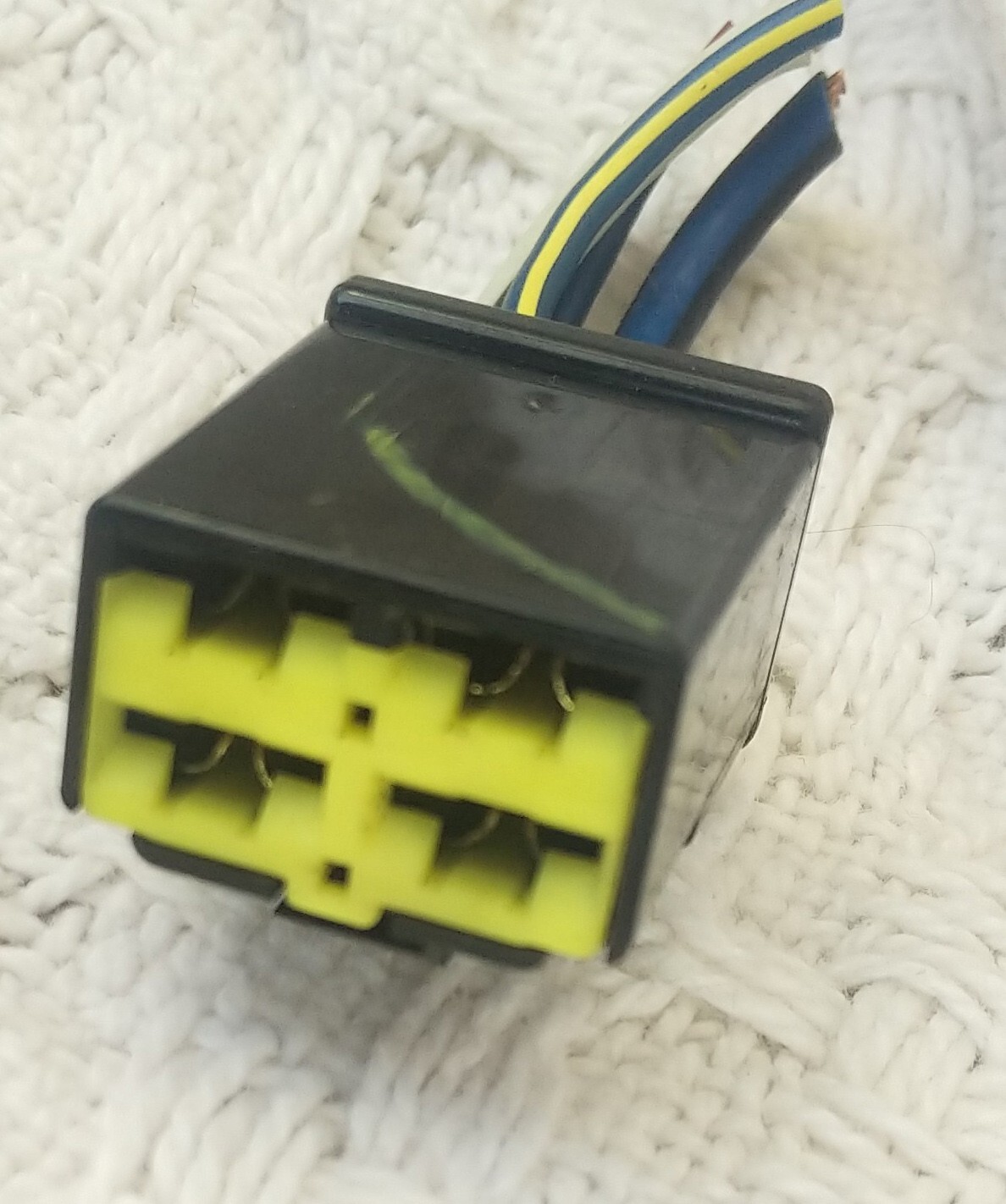 952004 Toyota HVAC Blower Motor Resistor 8713835040 Genuine