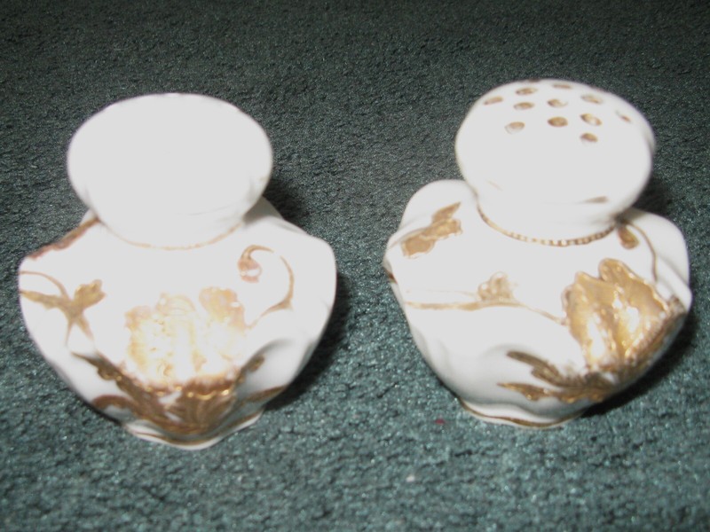 Vintage Antique Fine Dining Bone China Salt & Pepper Shaker Set White Gold Japan