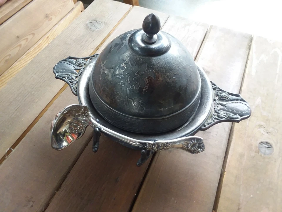 IMPRESIONANTE BOTE DE SALSA ANTIGUO DE FINALES DE 1800 CON CUCHARÓN DE SERVICIO Foto 3 de 4