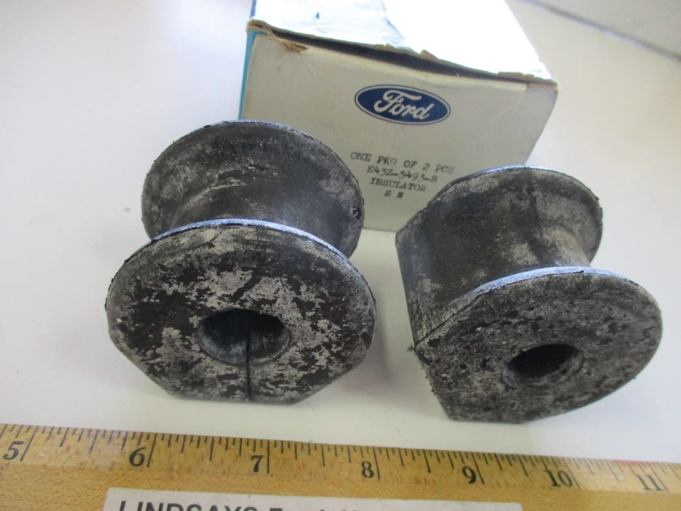 2 PIEZAS FORD 1984 TEMPO & MERCURY TOPAZ "AISLADOR" ESTRIBLE AL BRAZO DE SUSPENSIÓN INFERIOR Foto 2 de 3