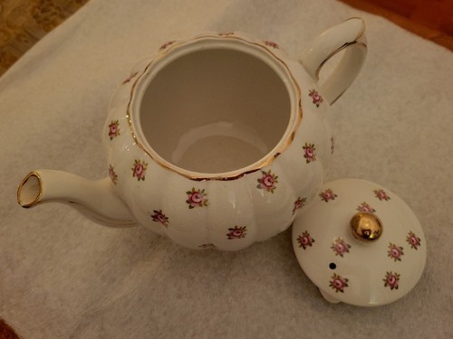 Gibsons English Rose China Teapot complete with Lid. - Picture 3 of 8