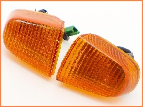 T07ZX45 1991 KAWASAKI ZZR1100 C Genuine rear turn signal set in
