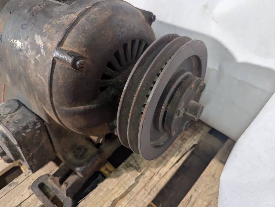 Motor eléctrico Peerless Specialty 5 HP, 1750 rpm 3ph 220-440V, para rueda Cullman Foto 2 de 4