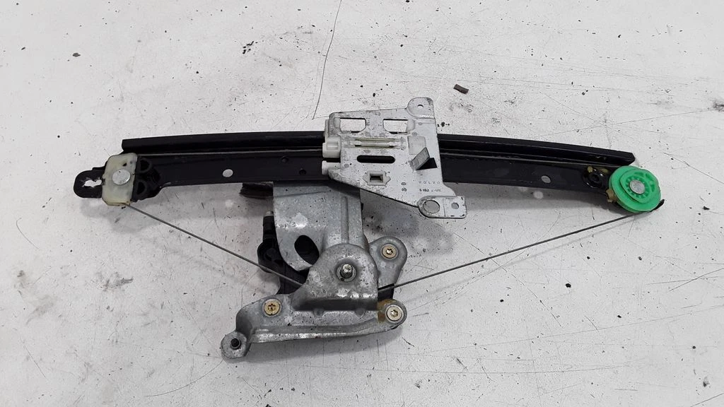 Volvo v70 window regulator outlet