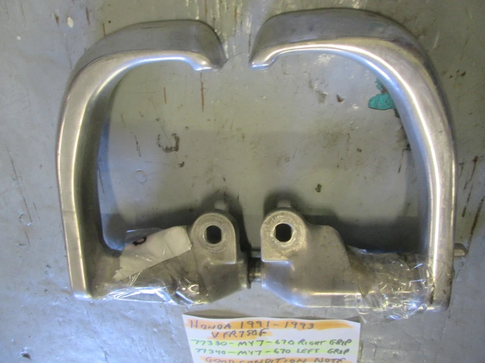1991-1993 VFR750F INTERCEPTOR 77330-MY7-670 / 77340-MY7-670 EMPUÑADURA DERECHA / IZQUIERDA Foto 4 de 4