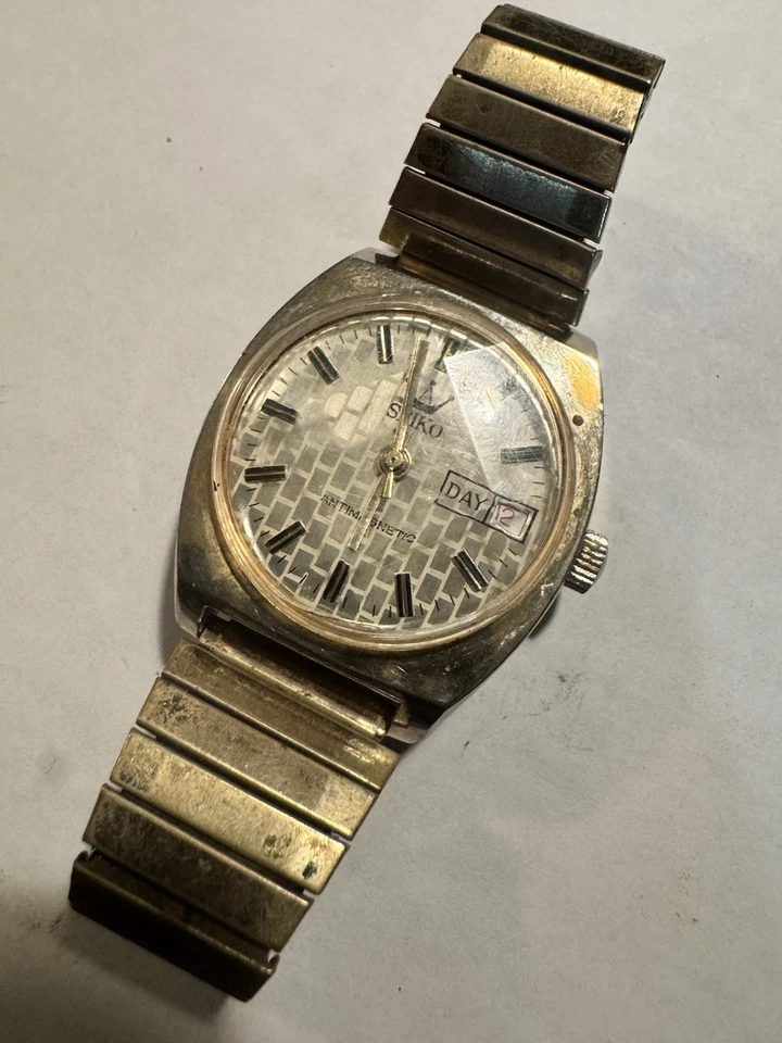 . Seiko Automático (Día/Fecha, esfera estampada, caja y pulsera en tono dorado) Foto 2 de 3