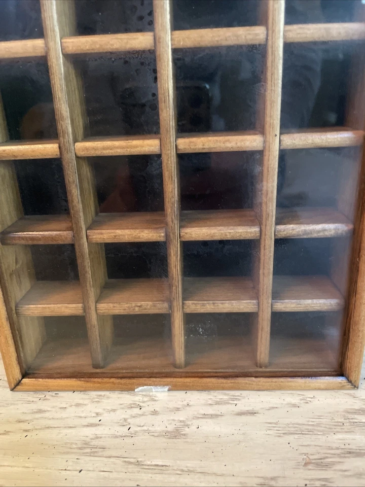 Vitrina de pared de dedal de colección, madera/vidrio, 24 secciones, forro de terciopelo negro Foto 2 de 4