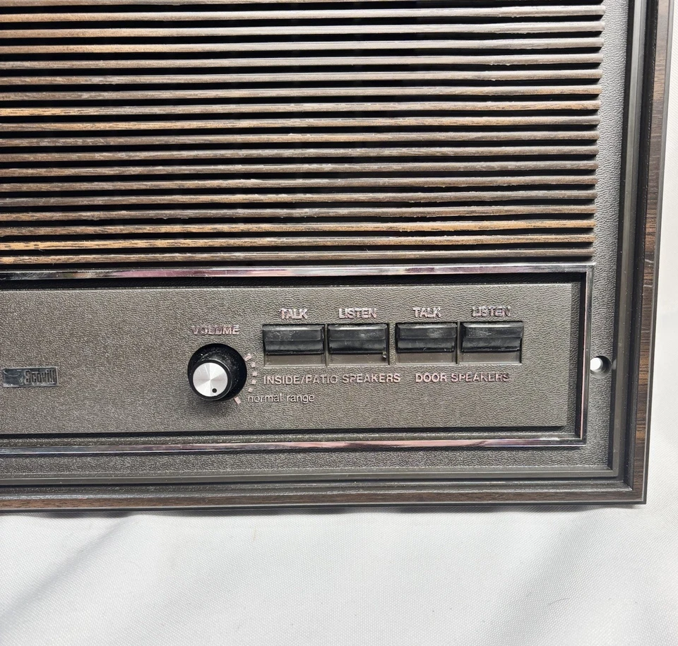 Panel de altavoces intercomunicador de pared NuTone Scovill LSA-40 12x12 Woodgrain MCM de colección Foto 3 de 4