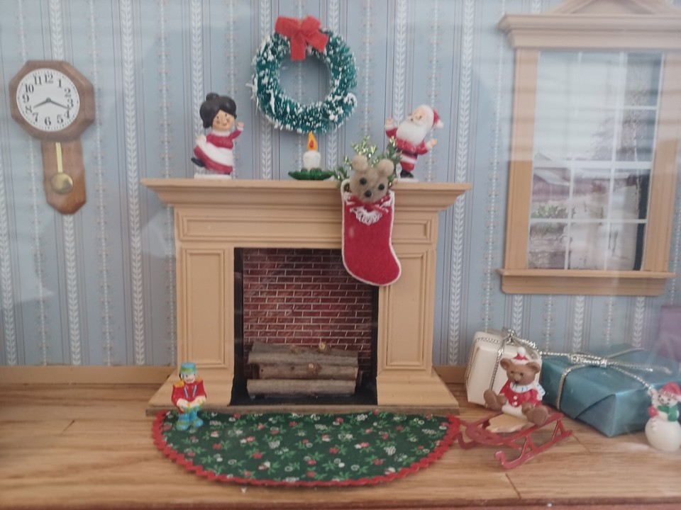 Dollhouse Christmas Living Room Scene Set Miniature Santa Claus & Mrs