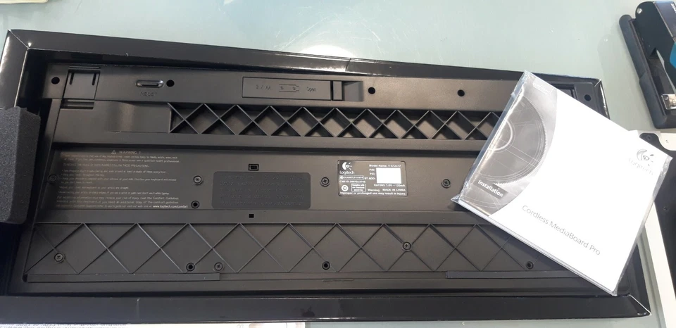 Logitech Cordless Mediaboard Pro Keyboard Bluetooth Media Y-X5A77 Spanish layout - Image 3 of 3