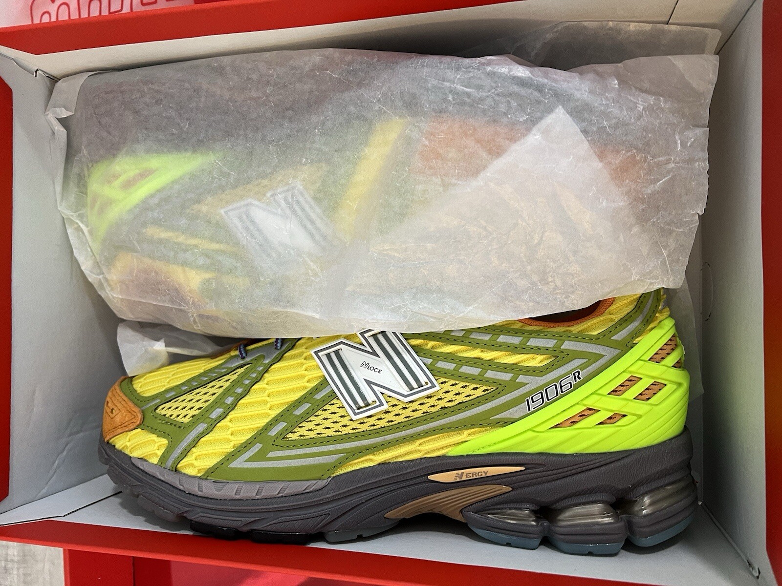 Action Bronson x New Balance 1906R Scorpius Men’s Size 10 W/ Crewneck Large image 5
