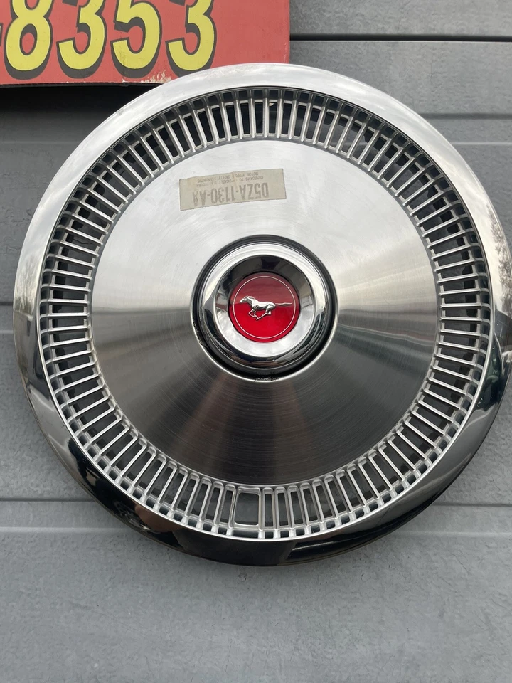 1974-78 福特野马 NOS 原装不锈钢 13 英寸轮毂盖套装 4 件精美二手稀有 — 第 3/4 张图片