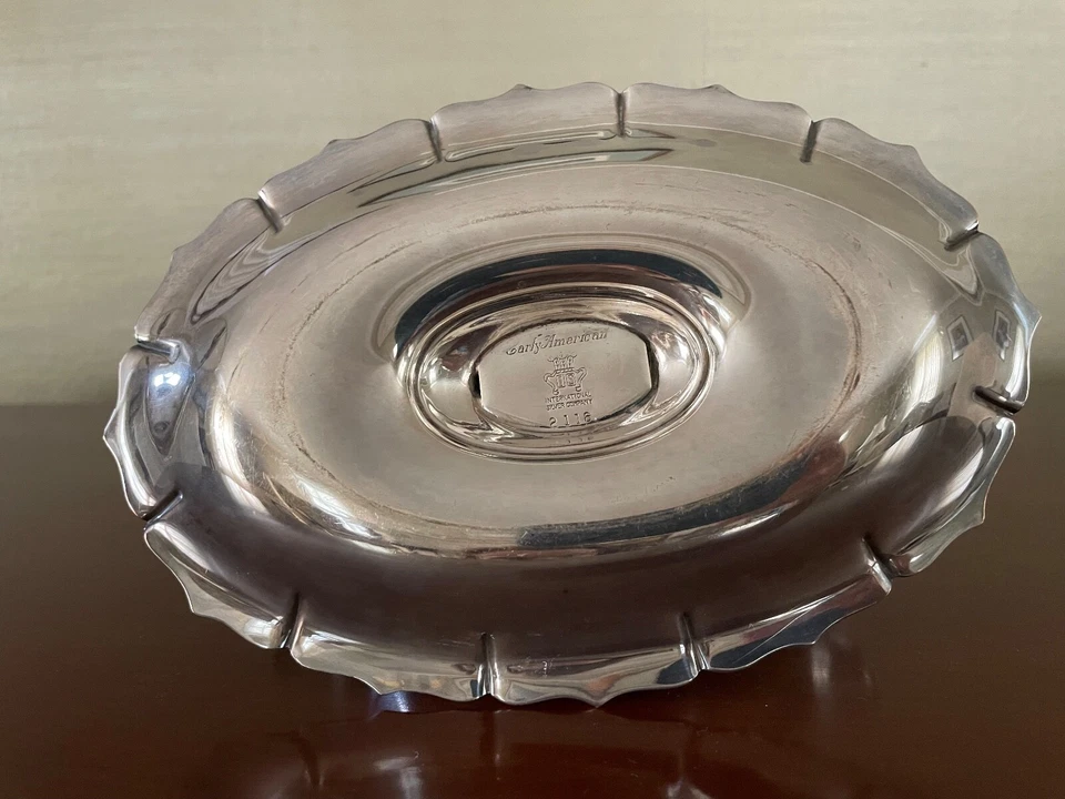 Molho Silverplate Early American International Silver Co 2116 Crown na bandeja - Imagem 4 de 4