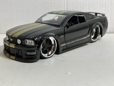 JADA DUB BTM 2006 FORD MUSTANG GT BLACK 3dCARBON 1:24 DIECAST MODEL NEW NO BOX
