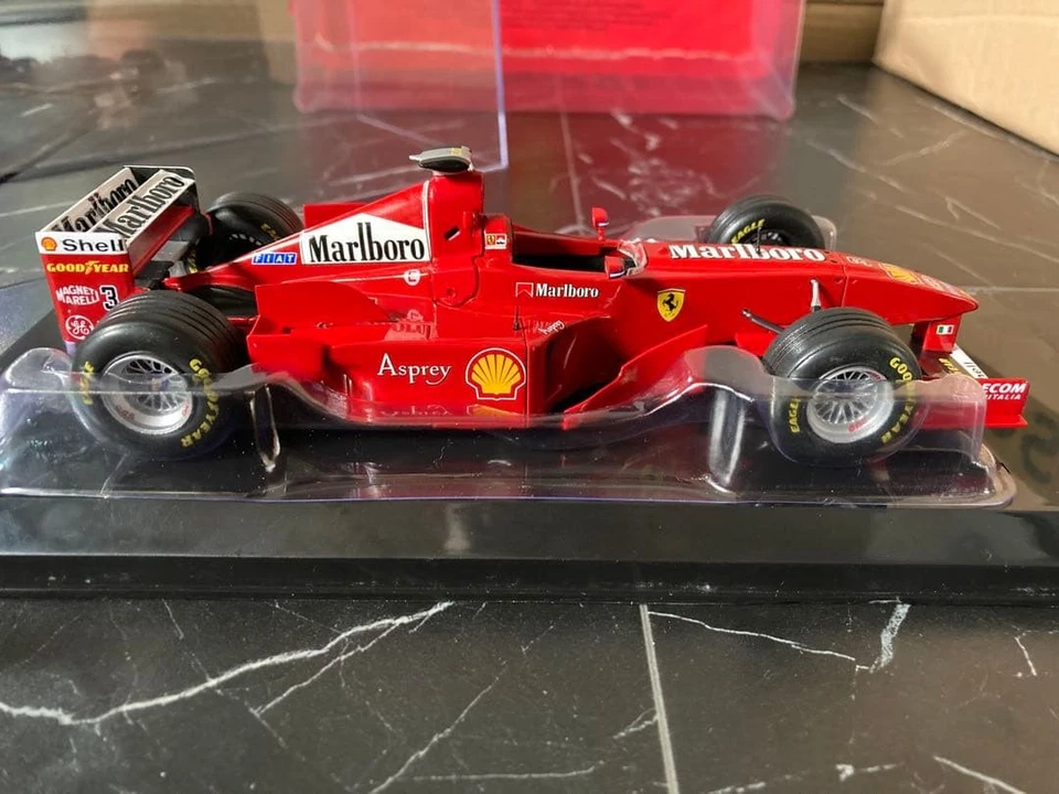 Modellino pressofuso Ferrari F300 F1 scala 1/24 grandi dimensioni Michael... - Immagine 4 di 4