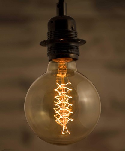 William & Watson Globe Edison Large Light Bulb Industrial 95mm Round Shape - 40W - Picture 3 of 5