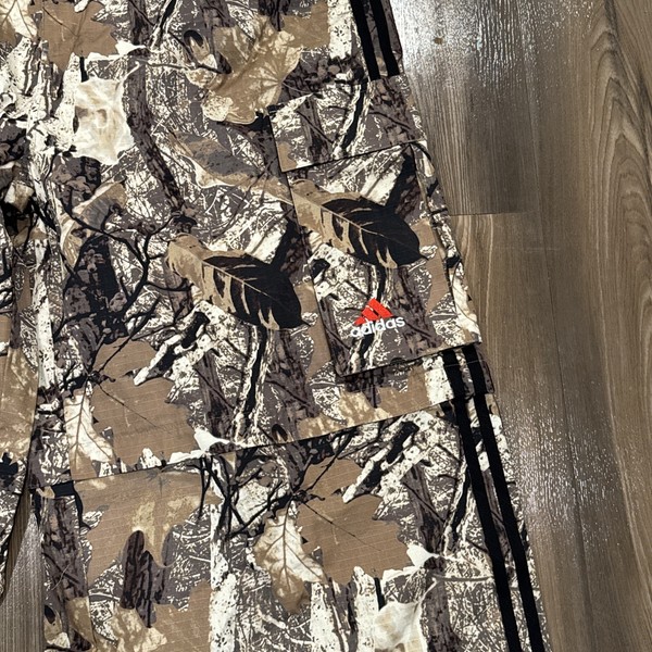 Pants adidas Originals Camo Cargo con cremallera, corte holgado, talla 2XL, nuevo con etiqueta 2
