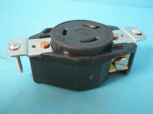 NEW Lot of 4 Bryant Locking Grounding Receptacle 2 Pole 3Wire 20A 277VAC 70720FR - 第 1/11 張圖片