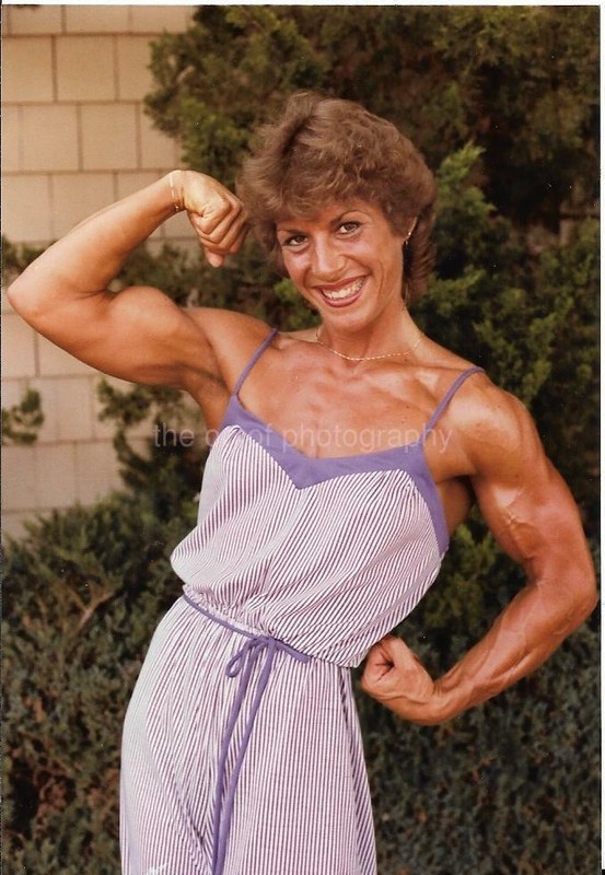  80's 90's FOUND PHOTO Color MUSCLE GIRL Original EN Female Bodybuilder 112-4 I