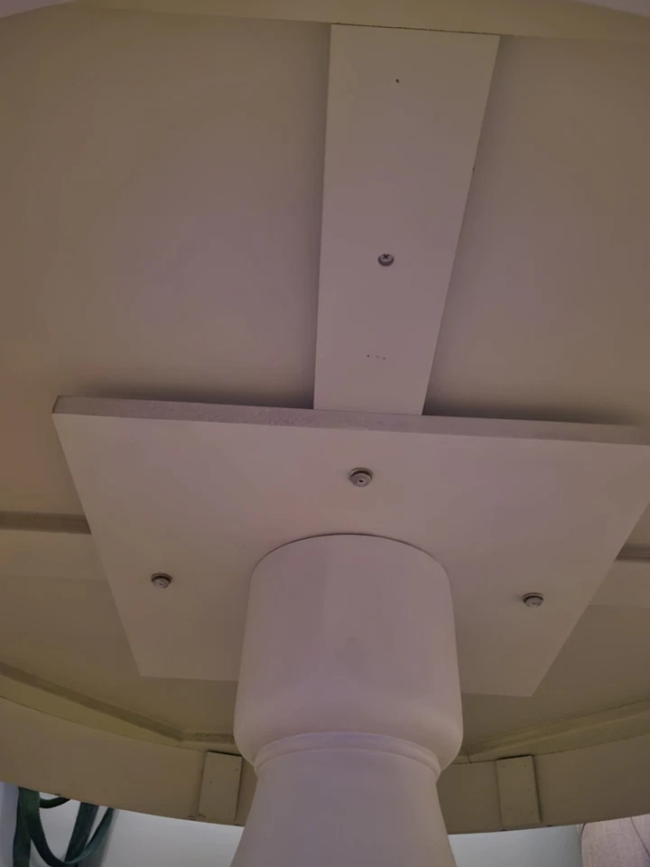 pedestal table with protective glass. H (78cm) x W (120cm) x D (120cm - Image 4 of 4