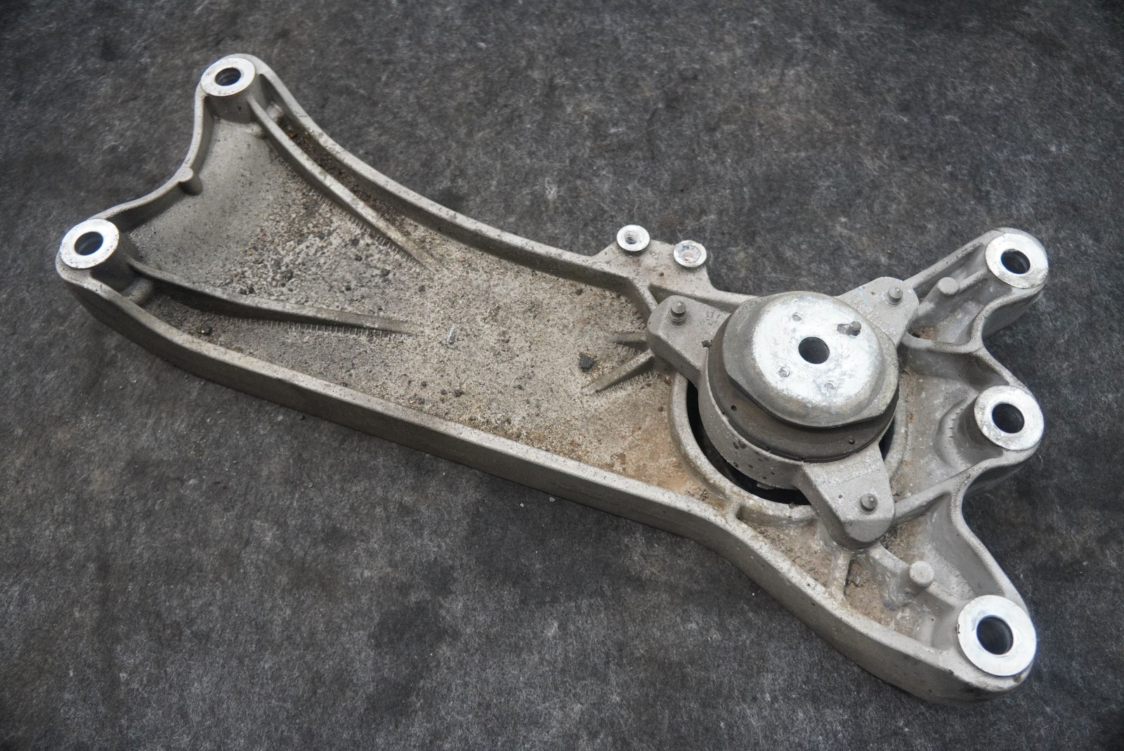 Maserati Quattroporte S Q4 Transmission mounting crossmember P/N 670003632