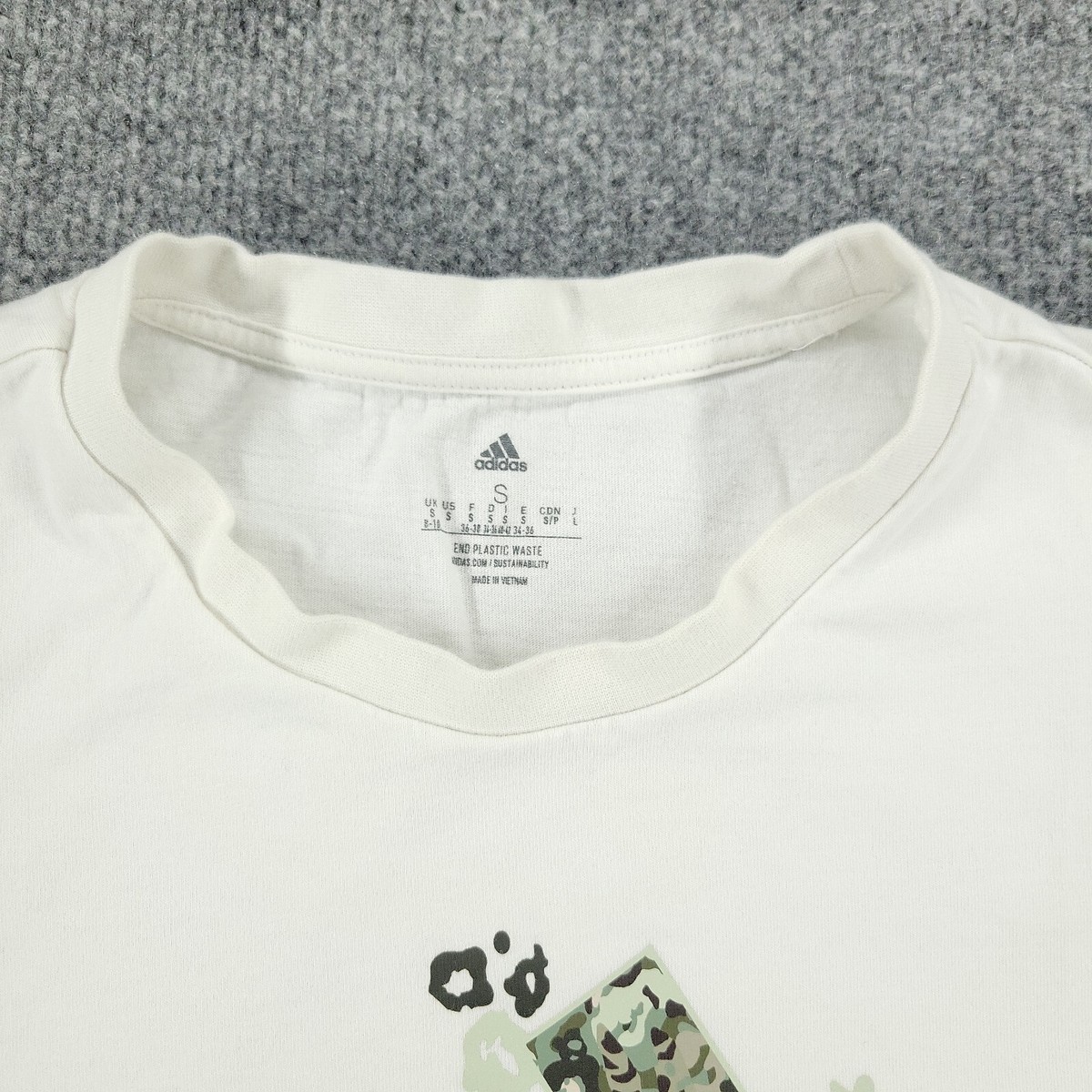 アディダス Adidas 【 Camouflage Graphic T-Shirt Women's 】 レディース Amazon.com: adidas Camo Graphic Tee Women's Short-Sleeved
