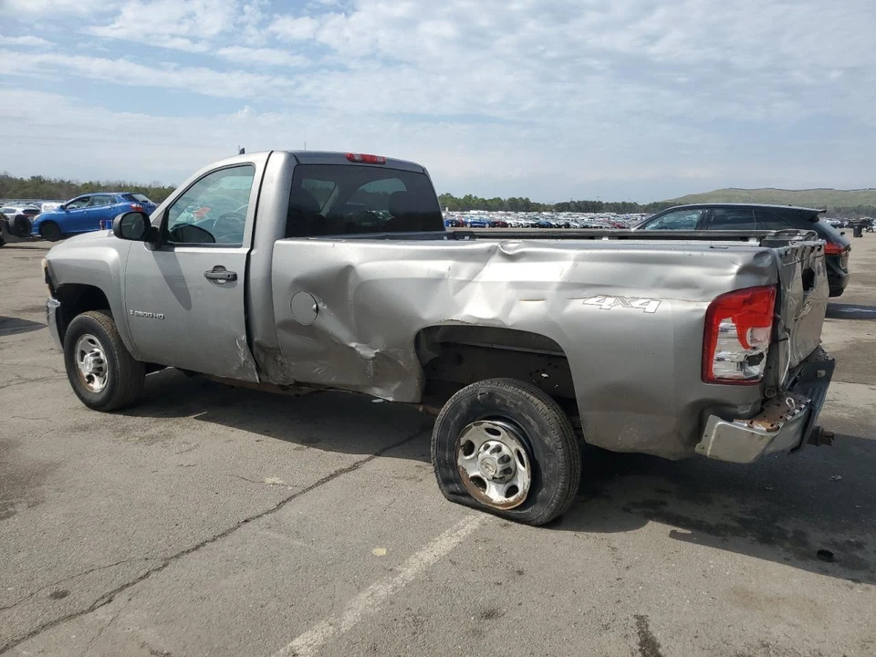 Used Right Headlight Assembly fits: 2008 Chevrolet Silverado 2500 pickup Right G Foto 2 de 4