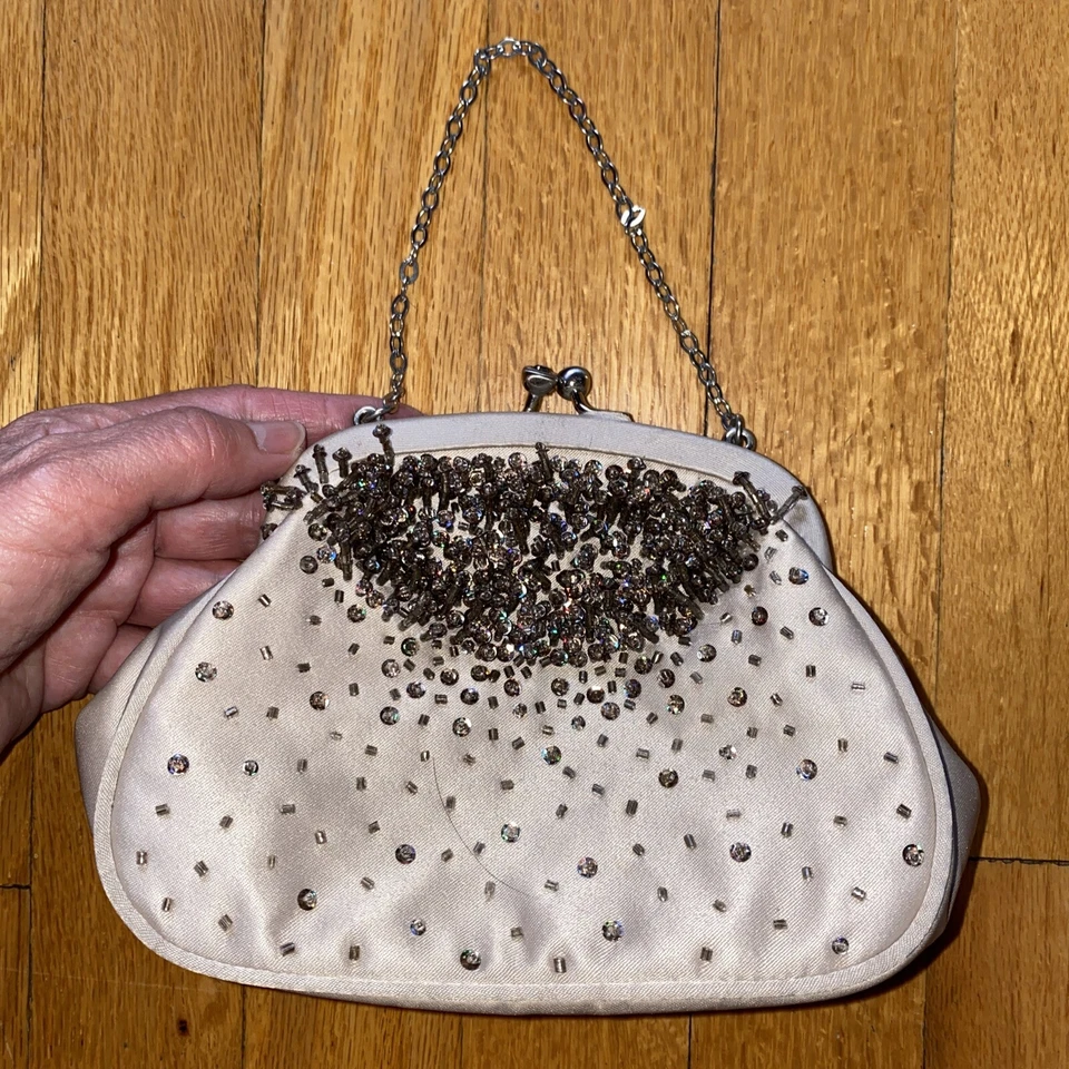 Cartera sin asas Ann Taylor de seda de noche con flecos de microperlas de lentejuelas con cuentas a mano beige Foto 4 de 4