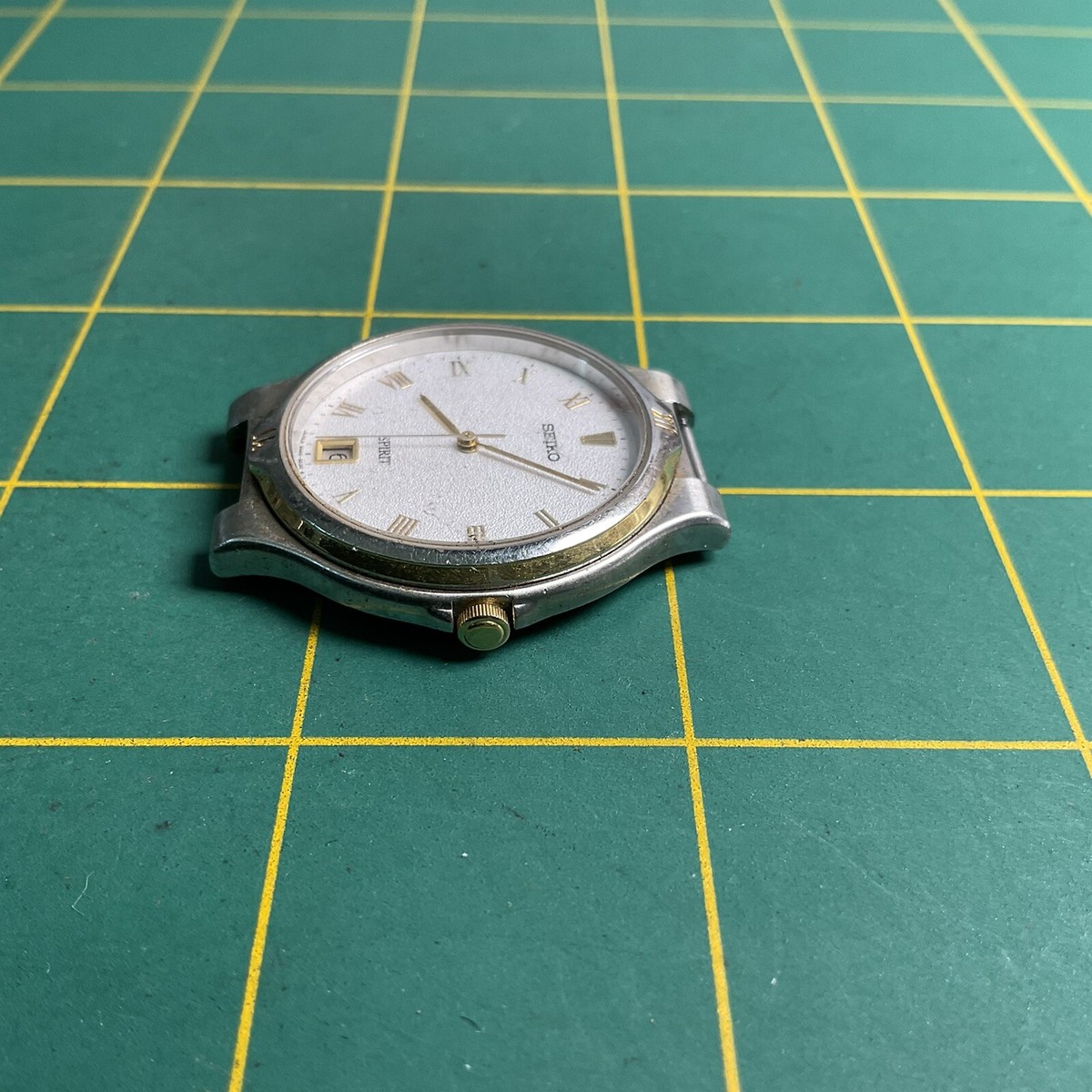 VINTAGE SEIKO QUARTZ SPIRIT 8N45-6040 FOR PARTS OR REPAIR WATCH 