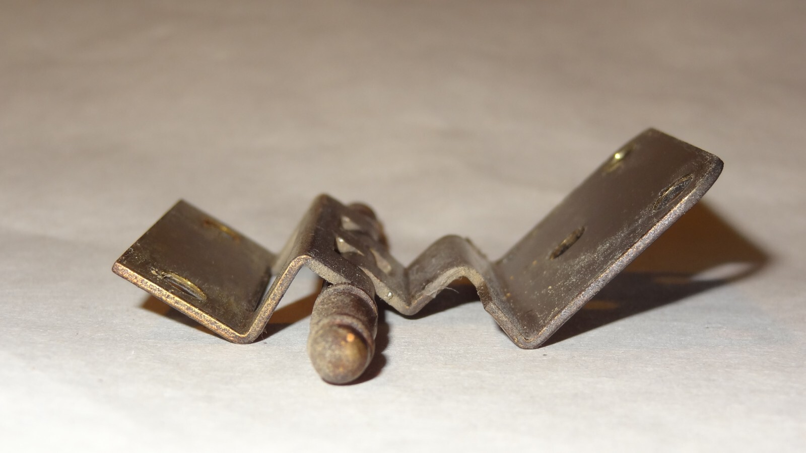 HOWARD MILLER GRANDFATHER CLOCK DOOR HINGES & SCREWS FROM SERIAL